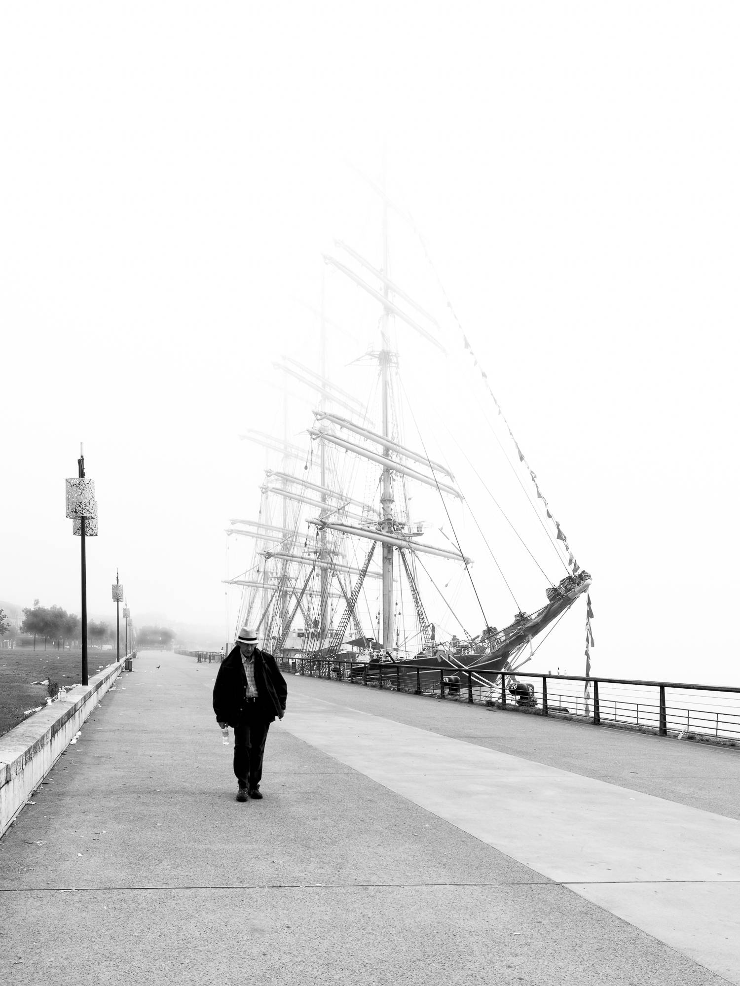 photo de bordeaux sous la brume